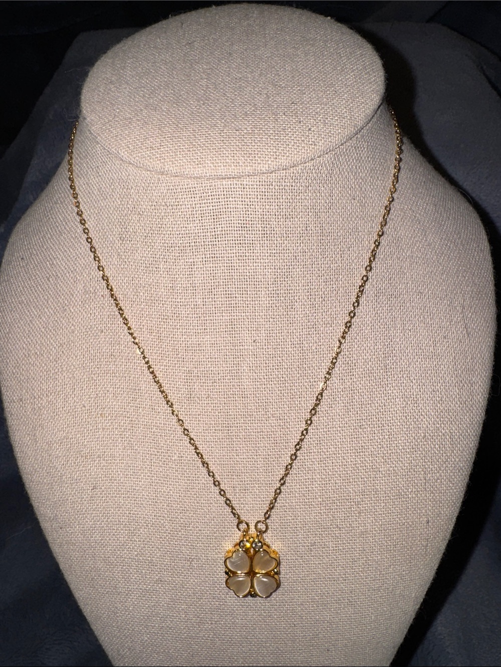 Stone and Chrystal Clover 2-Way Magnetic Pendant Necklace 18K Gold